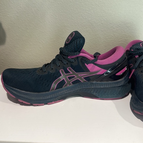 ASICS - Picture 2 of 2